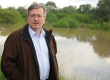 Bronisław Komorowski na terenach dotkniętych powodziąBigger