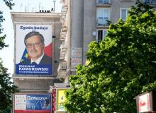 Kilkukrotnie większy od billboardu plakat w centrum WarszawyBigger