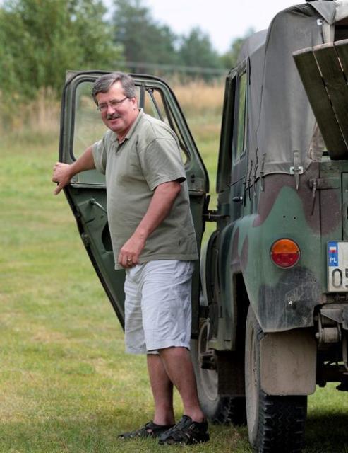W maju Bronisław Komorowski ogłosił, że zamieni strzelbę na aparat fotograficzny