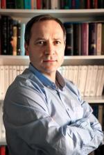  Dr hab. Krzysztof Zajas pracuje naukowo na Wydziale Polonistyki Uniwersytetu Jagiellońskiego
