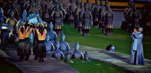 Jedną z atrakcji „Turandot” były posągi skamieniałych żołnierzy. Inspiracją dla reżysera i scenografa Michała Znanieckiego stała się słynna armia terakotowa z III w. p.n.e.