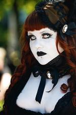 Białe tęczówki na festiwalu Wave-Gothic w Lipsku 
