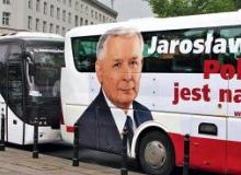 Błękitny autobus PO pojechał w piątek do Nowego Dworu Mazowieckiego namawiać do głosowania. Posłowie PiS czterema autokarami wyruszyli m.in. do Radomia, Płocka, Płońska, Drobina i Żyrardowa Bigger
