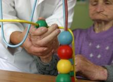 Leczenie chorych na alzheimera jest dziś bardzo czasochłonne Bigger