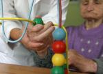 Leczenie chorych na alzheimera jest dziś bardzo czasochłonne 