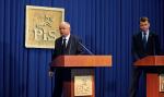 Jarosław Kaczyński zapowiedział, że PiS będzie się zajmować sprawą katastrofy przez długi czas i na różne sposoby.  Na zdjęciu z rzecznikiem klubu tej partii Mariuszem Błaszczakiem