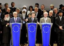 Przewodniczący PE Jerzy Buzek, Jose Barroso i przewodniczący Rady UE Herman Van Rompuy podczas corocznego spotkania z przedstawicielami kościołów i wyznańBigger