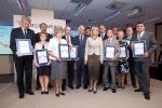 10 najlepszych miast na prawach powiatu. Od lewej: Prezydent Poznania Ryszard Grobelny; Iwona Wendel, wicedyrektor z Krakowa; Robert Sochacki, wiceprezes BGK; Alicja Kolańska, sekretarz miasta Toruń; Jacek Krywult, prezydent Bielsko-Białej; prof. Jerzy Buzek, Ryszard Słoka, sekretarz Szczecin; Elżbieta Bieńkowska, minister rozwoju regionalnego, Łukasz Magin, wiceprezydent Łodzi; Maciej Bluj, wiceprezydent Wrocławia; Paweł Lisicki, redaktor naczelny „Rz”, Teresa Blacharska, skarbnik Gdańska, Paweł Orłowski, do niedawna wiceprezydent Sopotu a obecnie poseł