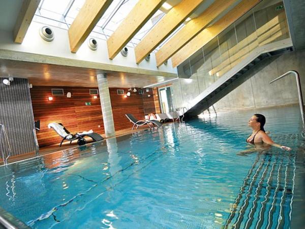 Basen z drewniana plażą, kompleks saun i studnia lodowa to atut kołobrzeskiego Sand Hotelu