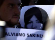 Protesty przeciwko ukamienowaniu Iranki przed ambasadą Iranu w RzymieBigger