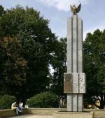 Pomnik Wdzięczności Bojownikom  o PRL na łańcuckim rynku stanął  6 listopada 1969 r.  Niedawno na jego szczycie umieszczono orła w koronie