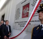 Bronisław Komorowski odsłonił tablicę upamiętniającą 18 parlamentarzystów, którzy zginęli pod Smoleńskiem