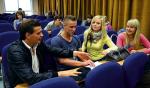 Studenci mają oceniać każde prowadzone  na uczelni zajęcia.  Taki zapis znalazł się  w nowelizacji ustawy  o szkolnictwie wyższym, która zobowiązuje  do tego także uczelnie niepubliczne. Na zdjęciu studenci Akademii Leona Koźmińskiego w Warszawie