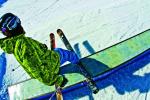 W kolekcji Spider Active nie brakuje kurtek i spodni we fluorescencyjnych kolorach. Nadruki, które pojawiały się już w ubiegłym sezonie są coraz drobniejsze. (Zdjęcie: Ski Team).