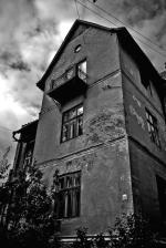 Willa gestapowca Feliksa Landaua, w której przed laty odnaleziono freski wygląda niczym z filmu grozy Alfreda Hitchcocka
