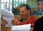 17 członków gangu „Generała” (na zdjęciu domniemany szef grupy podczas rozprawy przed Sądem Okręgowym w Łomży  w kwietniu 2008 r.) zostało skazanych na podstawie zeznań Mariusza S., który obciążył również prokuratora Jacka Cholewickiego (fot. Gazeta Współczesna)