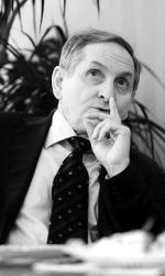 Janusz Krupski  w 1983 r. został uprowadzony przez SB, przewieziony do Puszczy Kampinoskiej  i oblany powodującym oparzenia fenolem. Od 2006 r. był kierownikiem Urzędu ds. Kombatantów i Osób Represjonowa-nych 