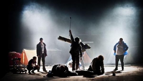 Scena zbiorowa fot. Magdalena Hueckel-Śliwińska/Teatr Polski