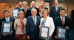 Zwycięzcy w kategorii miast na prawach powiatu w towarzystwie przewodniczącego  Parlamentu Europejskiego Jerzego Buzka, minister rozwoju regionalnego Elżbiety Bieńkowskiej  oraz redaktora naczelnego „Rz” Pawła Lisickiego