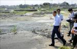 Sekretarz generalny ONZ Ban Ki Mun wizytuje w Japonii tereny dotknięte tsunami 