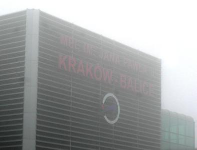 Lotnisko w Balicach blokował dźwig