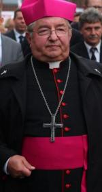 Abp Leszek Sławoj Głódź przez związki z Radiem Maryja jest kojarzony z PiS