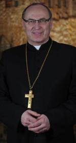 Bp Wiesław Mering ma mieć towarzyskie i polityczne związki z SLD