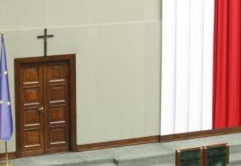 W Sejmie pojawiły się nowe krzyże