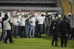 Od przyszłego roku można będzie egzekwować sądownie zakaz stadionowy w ten sposób, że otrzymuje elektroniczną bransoletę na kostkę i systemowy nadajnik w swoim domu, gdzie musi przebywać w czasie każdego meczu