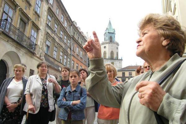 Uprawnienia przewodnika może zdobyć wyłącznie osoba, która odbyła szkolenie teoretyczne i praktyczne oraz zdała egzamin