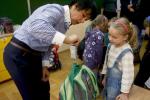 przeciwko obniżeniu wieku szkolnego są jedynie: Stowarzyszenie i Fundacja 
