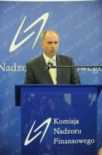 Komisja Nadzoru Finansowego, której przewodniczącym jest Andrzej Jakubiak, w szybkim tempie zatwierdza zmiany w statutach PTE