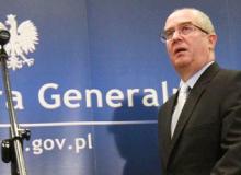Prokurator generalny Andrzej Seremet twierdzi, że wojskowi prokuratorzy nie mogli domagać się treści esemesów wysyłanych przez dziennikarzyBigger