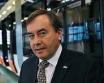 Krzysztof Olszewski zaczynał karierę zawodową  w warsztatach samochodowyc