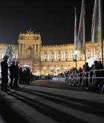 Demonstrantów zgromadzonych przed pałacem Hofburg oburzyło to, że tegoroczny bal odbył się w dzień pamięci o Holokauście