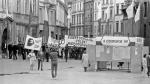 Krakow, 14.05.1989, Czarny marsz w rocznice zamordowania Stanislawa Pyjasa, Rynek Glowny, wybory 89  Fot. Andrzej Stawiarski / FORUM