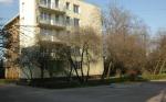 W budynku z 1973 r. na Saskiej Kępie dwupokojowe 38-metrowe mieszkanie kosztuje 295 tys. zł