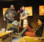 Waldemar Kownacki (Bizoński), Wiktoria Gorodeckaja (kelnerka Felcia) i Anna Chodakowska (Nicka) w „Aktorze” 