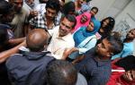 Prezydent Nasheed w otoczeniu swoich zwolenników