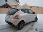 Auto ma spory bagażnik o pojemności 245 l