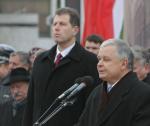 Władysław Stasiak (na drugim planie) i prezydent Lech Kaczyński