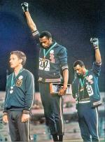 Protest sportowców amerykańskich przeciw rasizmowi. Meksyk 1968