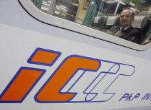 Wagon PKP Intercity, w środku prezes spółki Czesław WarsewiczBigger