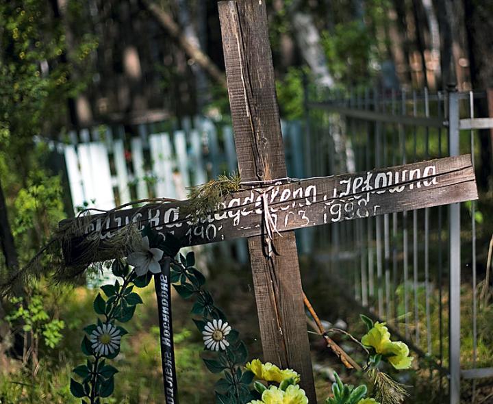 Polacy od kołyski aż po grób. Nieważne, gdzie on jest
