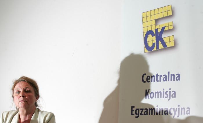 Maria Magdziarz była dyrektorem CKE do maja 2008 roku. Oficjalnym powodem jej zwolnienia były błędy w arkuszach egzaminacyjnych. Okazuje się, że CKE boryka się także z innymi, finansowymi, problemami