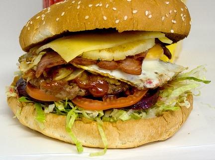 Czy wizja zniżki na hamburgera wpłynie na lepsze zachowanie nastolatków?