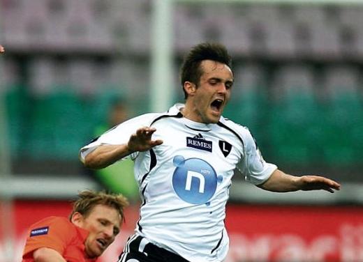 Miroslav Radović (z prawej) wrócił do formy. W piątek chce na Łazienkowskiej wygrać z Polonią, bo dla wychowanka Partizana Belgrad derby to prawdziwe święto