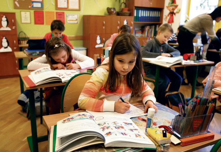 W poniedziałek rok szkolny rozpocznie w Warszawie ponad 221 tysięcy uczniów