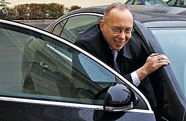 *Wojewoda mazowiecki Jacek Kozłowski