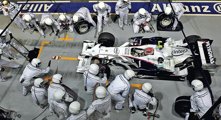 *Robert Kubica nie będzie mile wspominał pierwszego nocnego wyścigu w historii Formuły 1